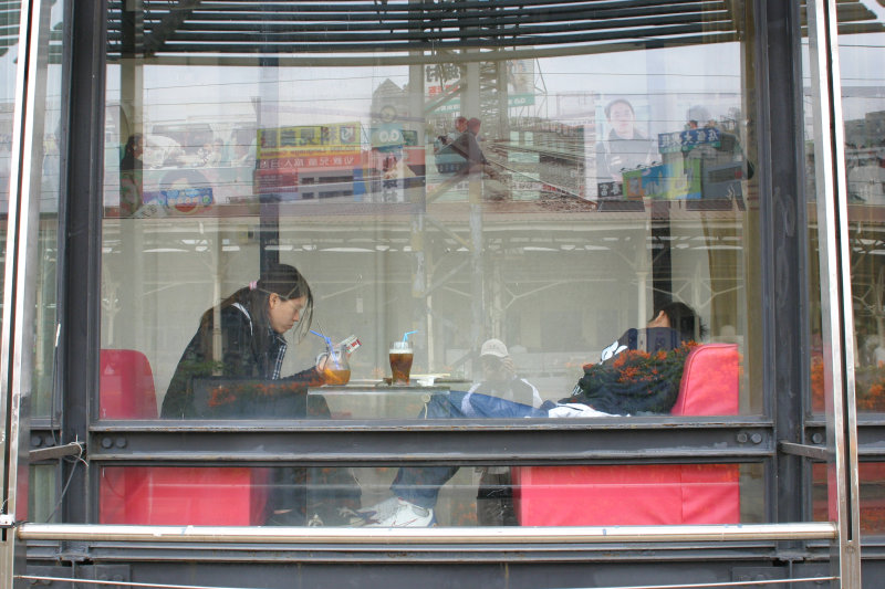 台中20號倉庫藝術特區藝術村2003年至2006年加崙工作室(大開劇團)時期白天的咖啡廳景緻攝影照片63