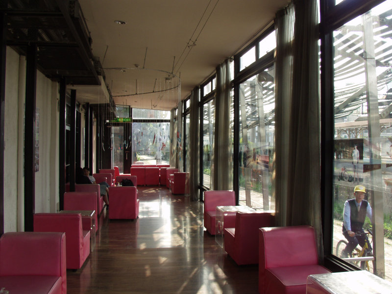 台中20號倉庫藝術特區藝術村2003年至2006年加崙工作室(大開劇團)時期白天的咖啡廳景緻攝影照片129