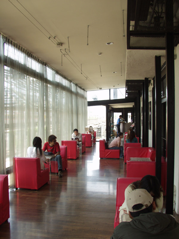 台中20號倉庫藝術特區藝術村2003年至2006年加崙工作室(大開劇團)時期白天的咖啡廳景緻攝影照片145