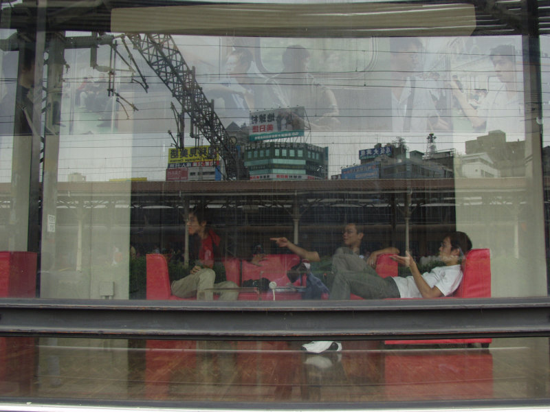台中20號倉庫藝術特區藝術村2003年至2006年加崙工作室(大開劇團)時期白天的咖啡廳景緻攝影照片165