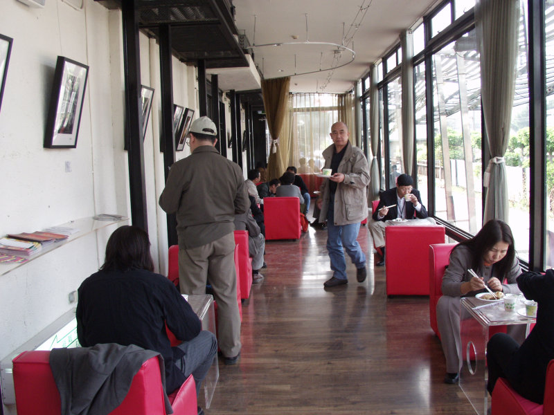 台中20號倉庫藝術特區藝術村2003年至2006年加崙工作室(大開劇團)時期白天的咖啡廳景緻攝影照片181