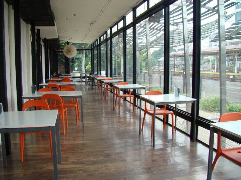 台中20號倉庫藝術特區藝術村2006-2009年橘園經營時期白天的咖啡館藝廊攝影照片2