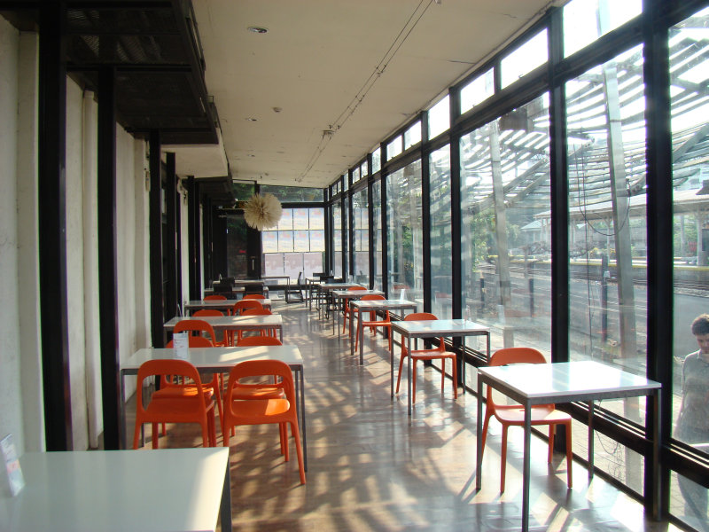 台中20號倉庫藝術特區藝術村2006-2009年橘園經營時期白天的咖啡館藝廊攝影照片4