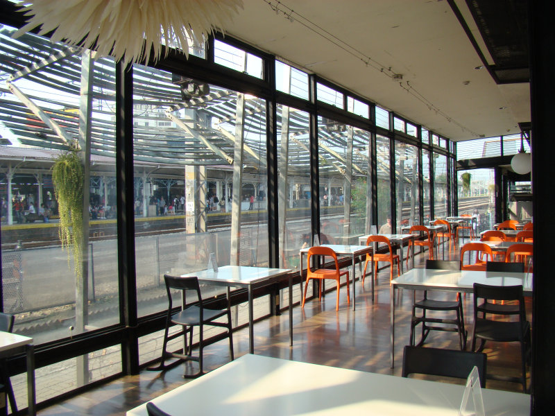 台中20號倉庫藝術特區藝術村2006-2009年橘園經營時期白天的咖啡館藝廊攝影照片5