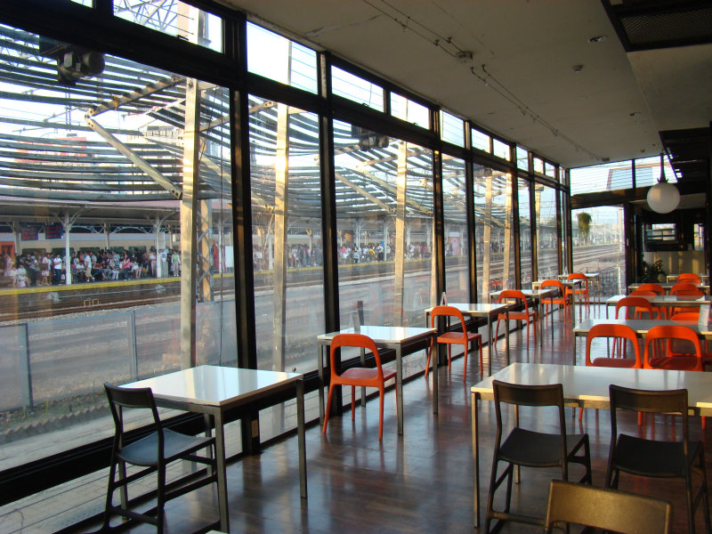台中20號倉庫藝術特區藝術村2006-2009年橘園經營時期白天的咖啡館藝廊攝影照片9