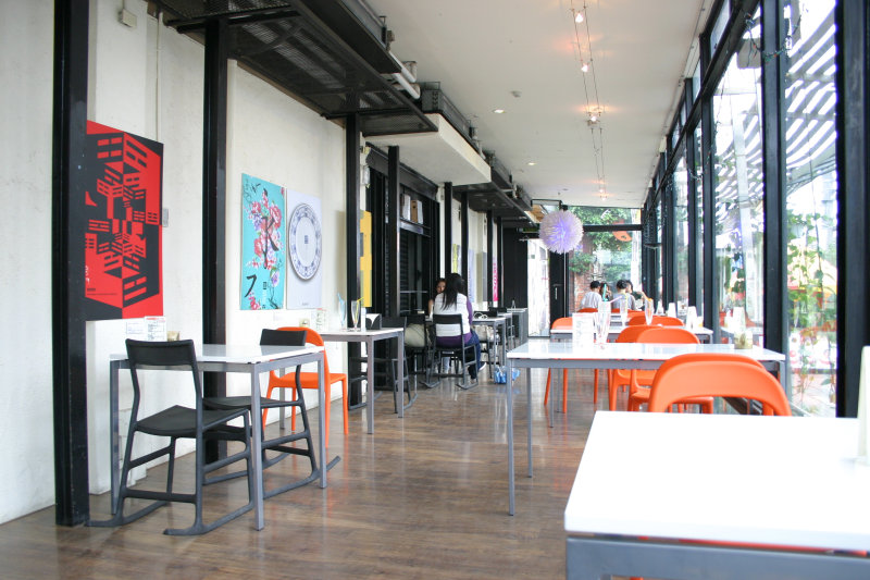 台中20號倉庫藝術特區藝術村2006-2009年橘園經營時期白天的咖啡館藝廊攝影照片21