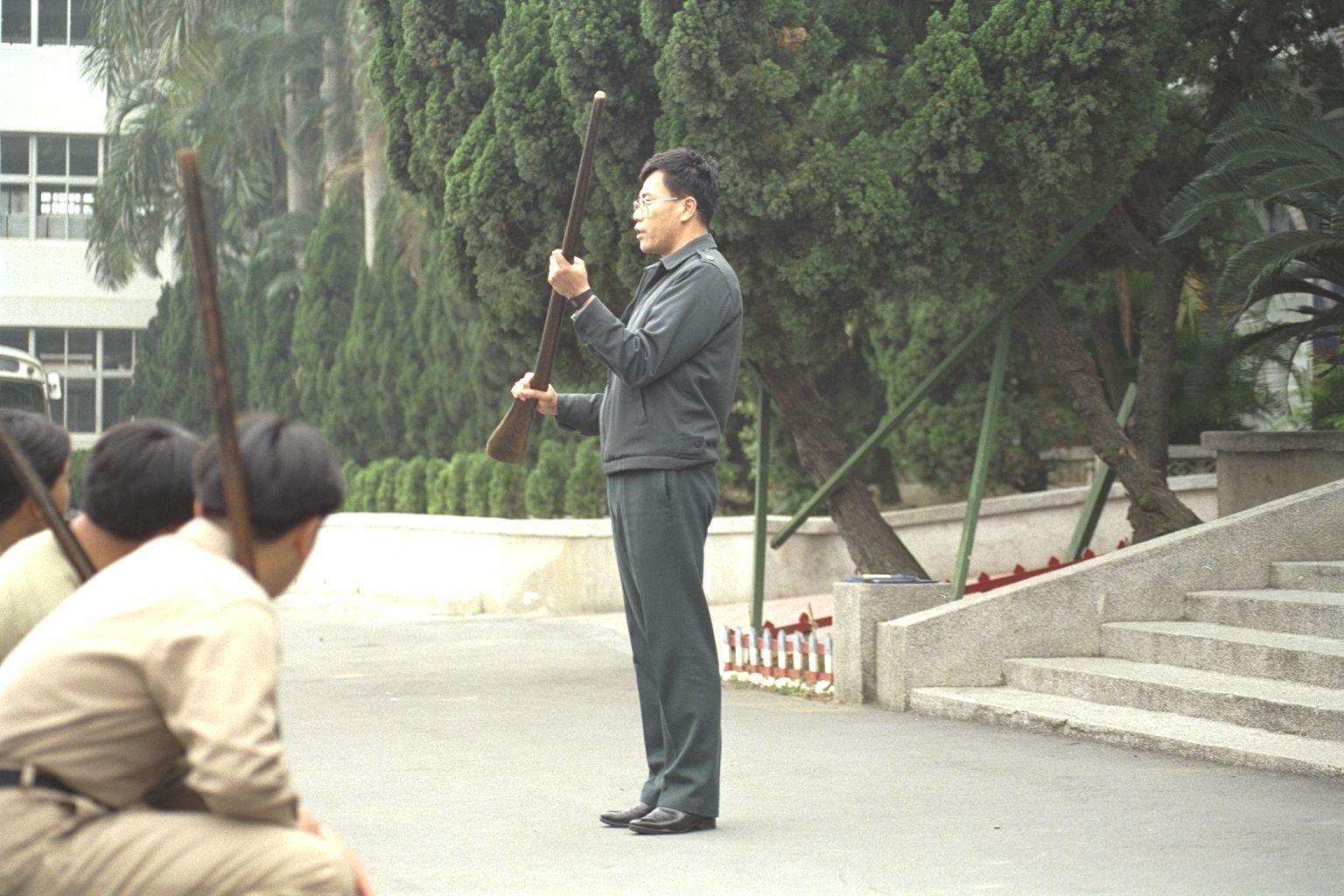 嶺東中學校園老照片資訊科同學們的軍訓課