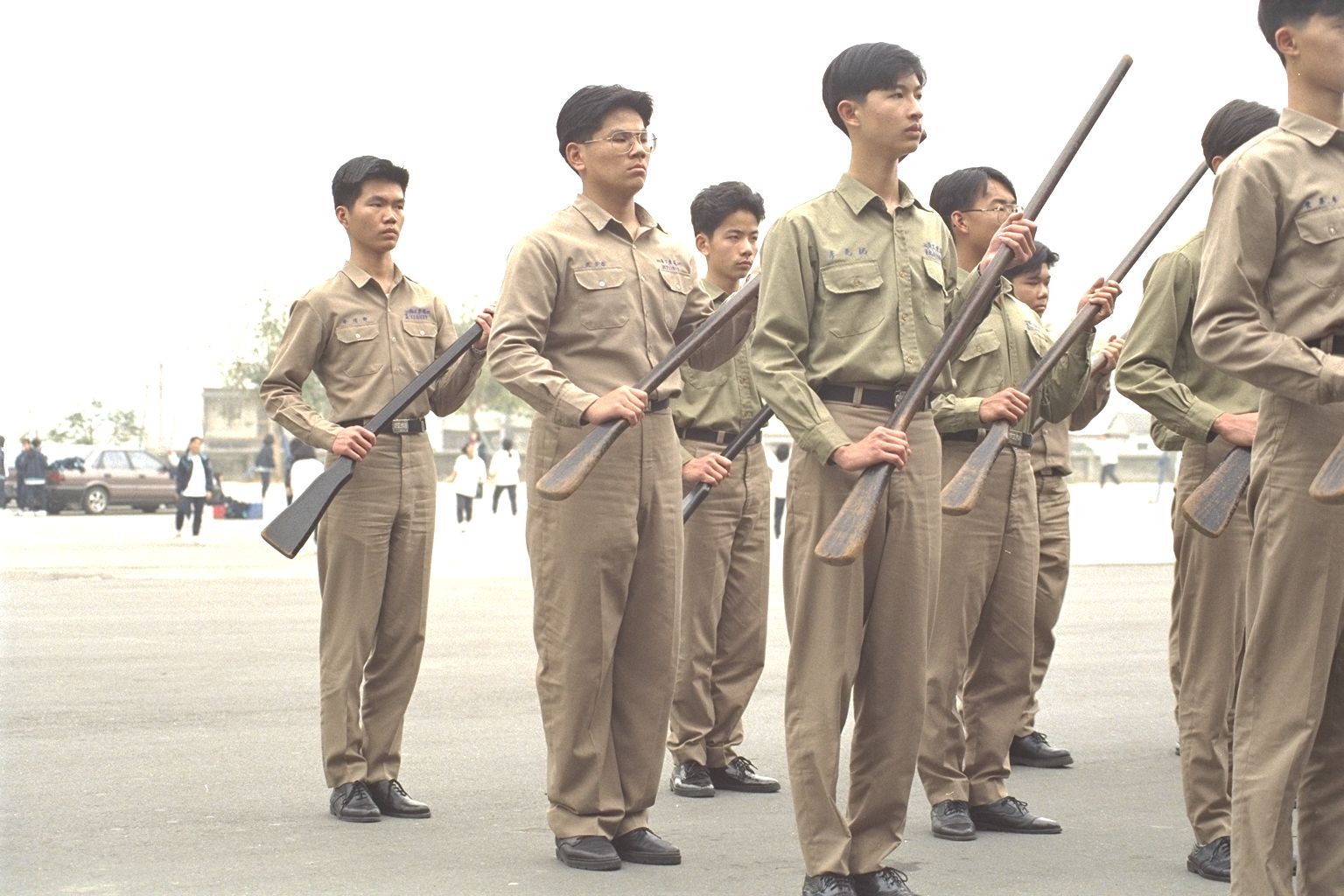 嶺東中學校園老照片資訊科同學們的軍訓課