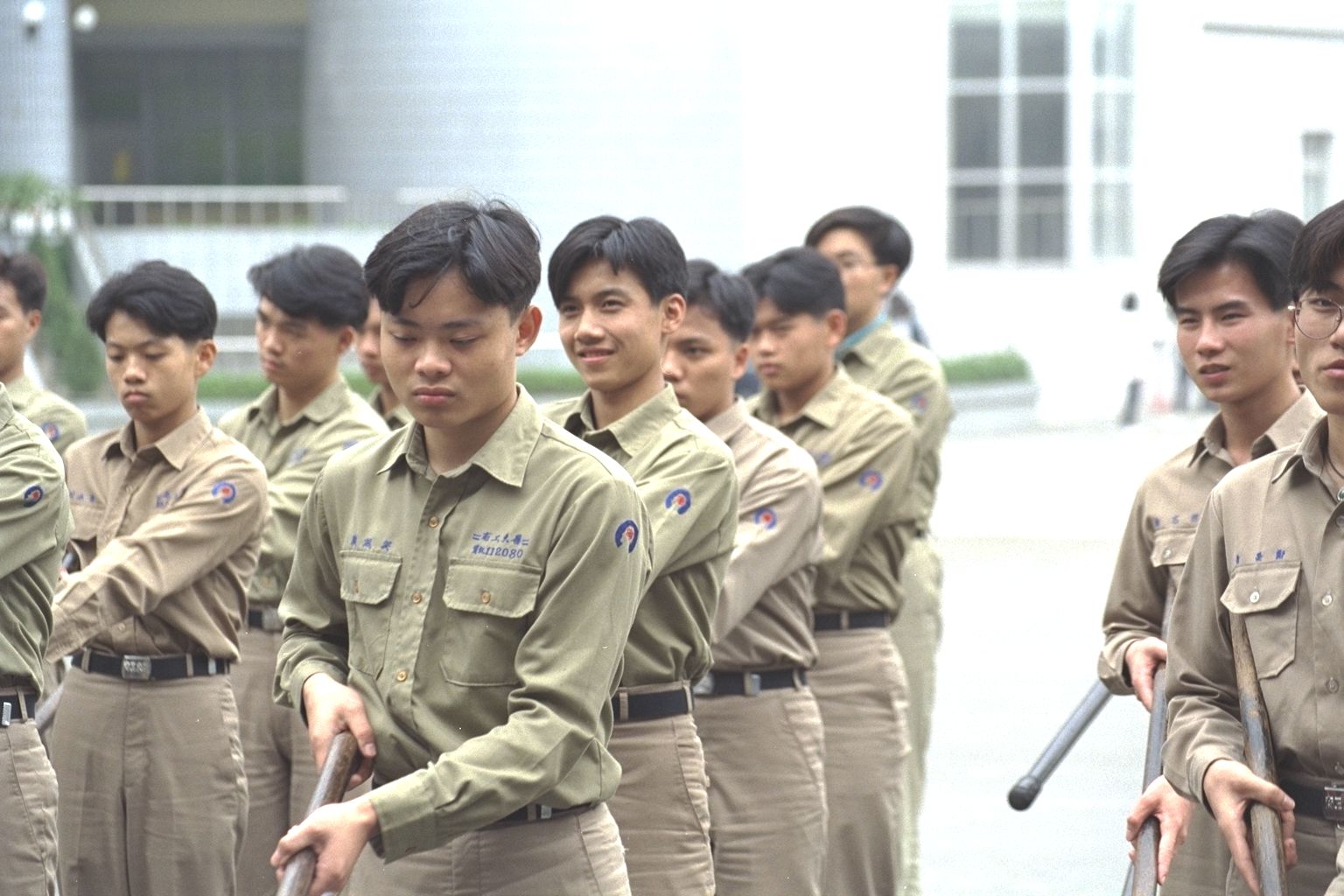 嶺東中學校園老照片資訊科同學們的軍訓課