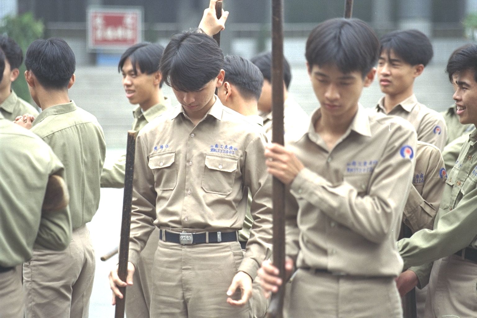 嶺東中學校園老照片資訊科同學們的軍訓課