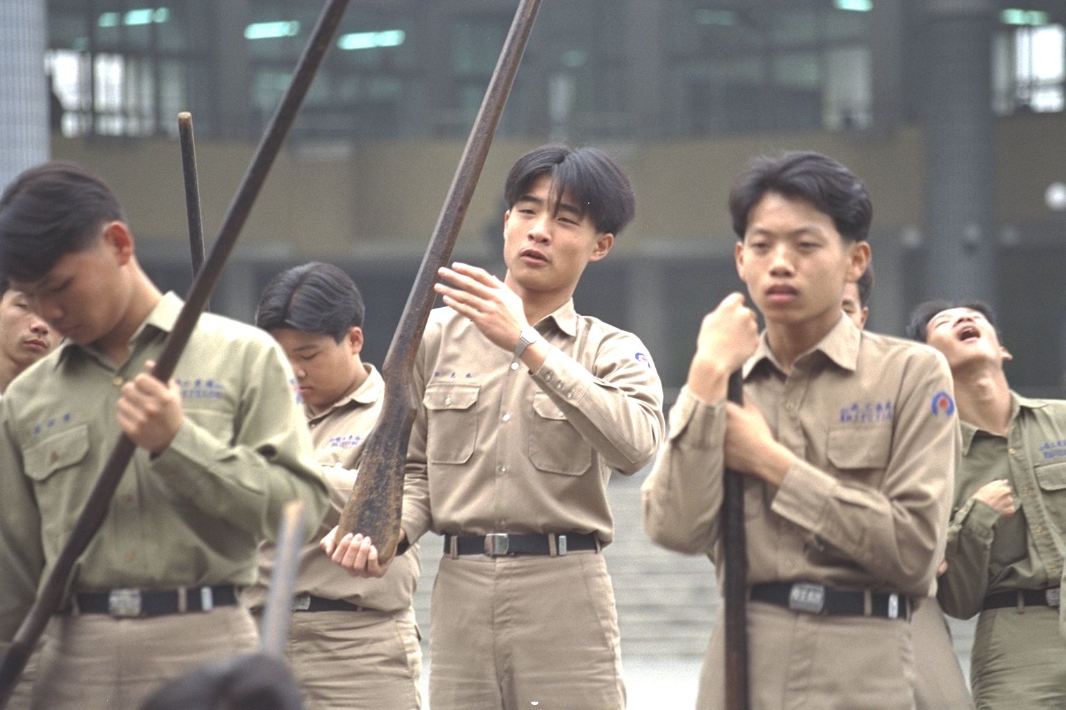 嶺東中學校園老照片資訊科同學們的軍訓課