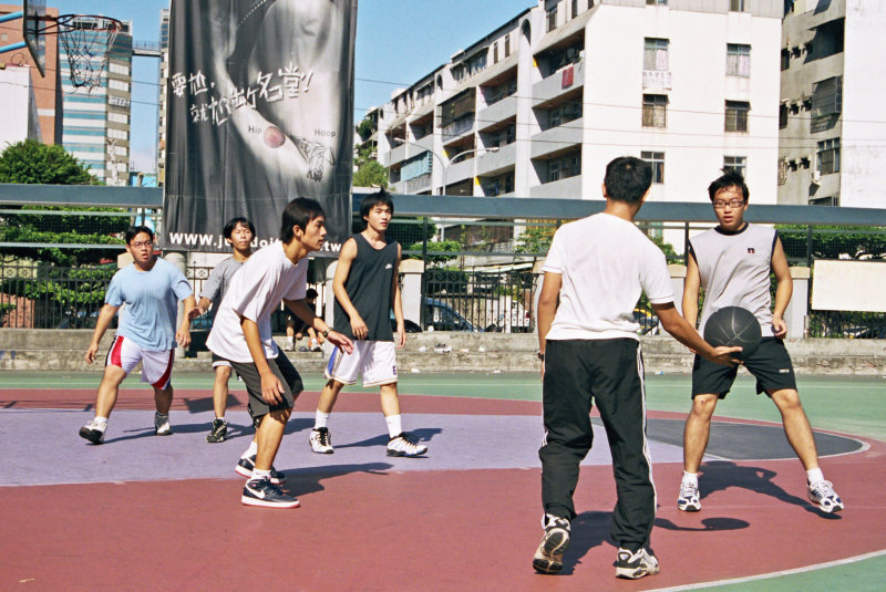 台灣體育運動大學運動攝影夏天的籃球場(台中體育場)假日籃球場攝影照片11