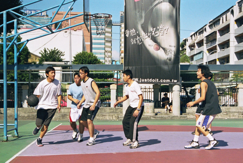 台灣體育運動大學運動攝影夏天的籃球場(台中體育場)假日籃球場攝影照片13