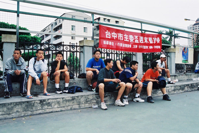 台灣體育運動大學運動攝影夏天的籃球場(台中體育場)激鬥籃球系列2(假日籃球賽)攝影照片1
