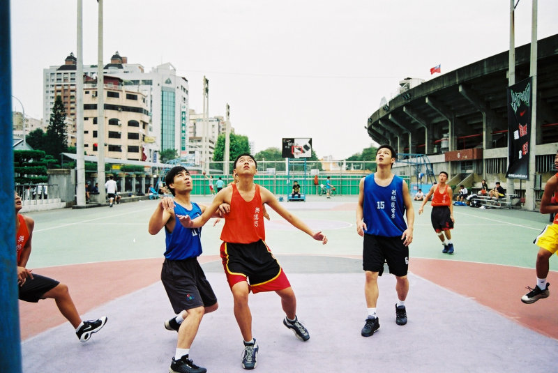 台灣體育運動大學運動攝影夏天的籃球場(台中體育場)激鬥籃球系列2(假日籃球賽)攝影照片4