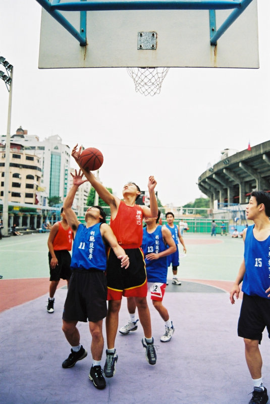 台灣體育運動大學運動攝影夏天的籃球場(台中體育場)激鬥籃球系列2(假日籃球賽)攝影照片6