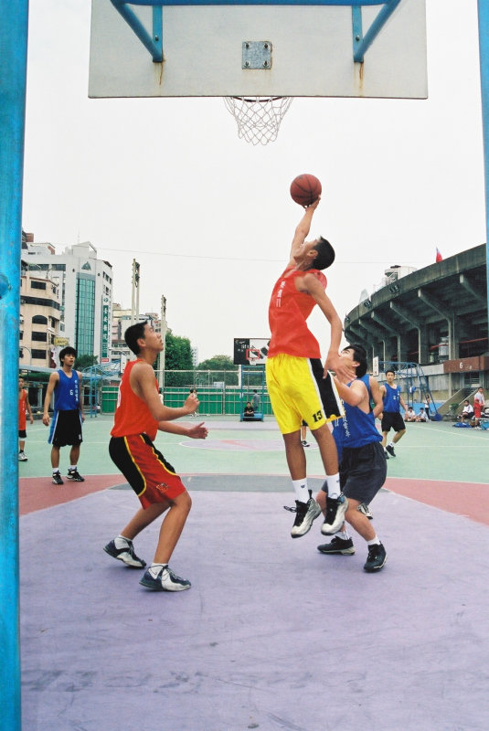 台灣體育運動大學運動攝影夏天的籃球場(台中體育場)激鬥籃球系列2(假日籃球賽)攝影照片8