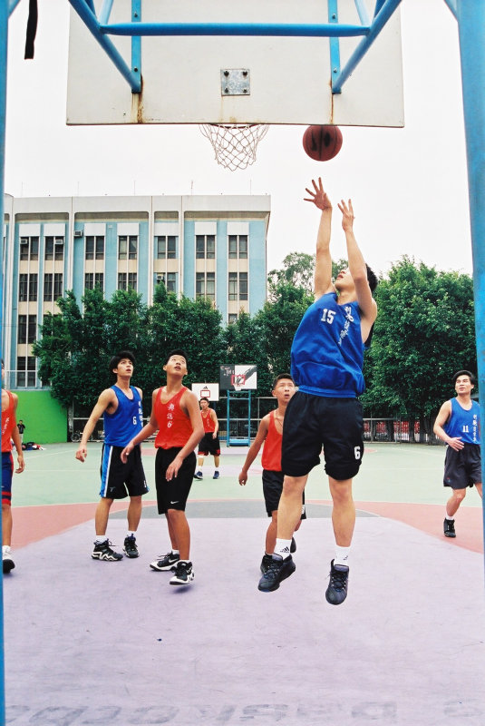台灣體育運動大學運動攝影夏天的籃球場(台中體育場)激鬥籃球系列2(假日籃球賽)攝影照片15