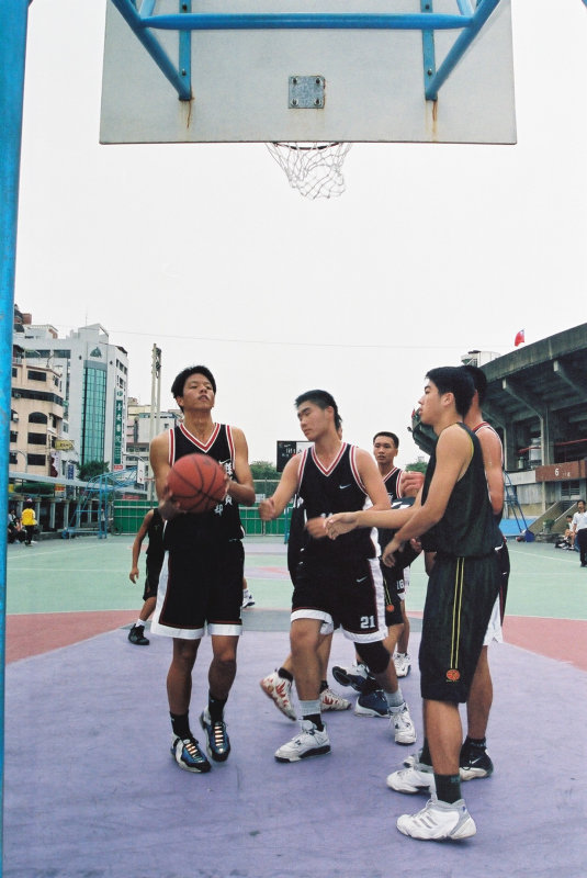 台灣體育運動大學運動攝影夏天的籃球場(台中體育場)激鬥籃球系列3(假日籃球賽)攝影照片7