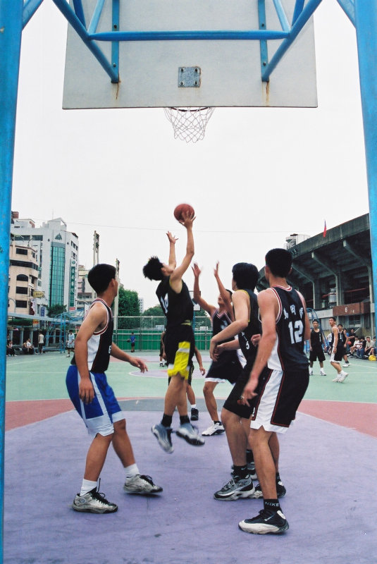 台灣體育運動大學運動攝影夏天的籃球場(台中體育場)激鬥籃球系列3(假日籃球賽)攝影照片24