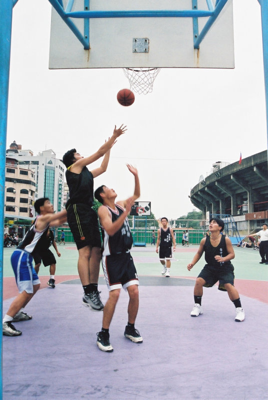 台灣體育運動大學運動攝影夏天的籃球場(台中體育場)激鬥籃球系列3(假日籃球賽)攝影照片26