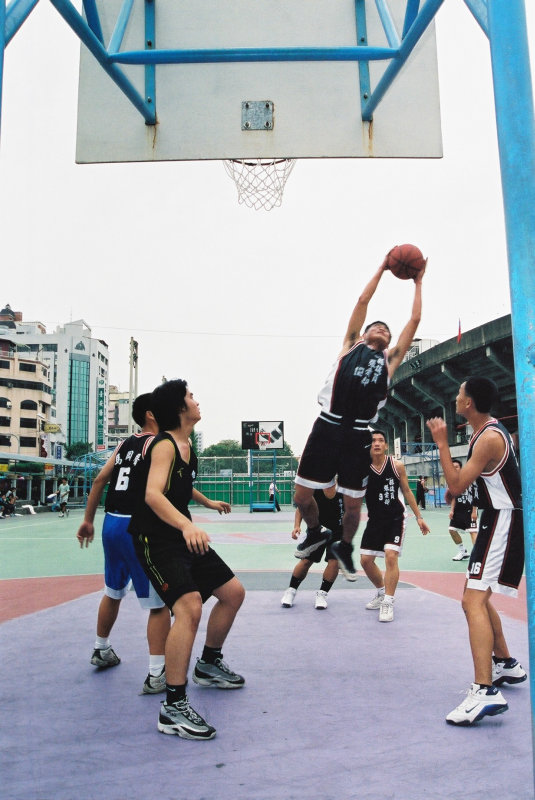 台灣體育運動大學運動攝影夏天的籃球場(台中體育場)激鬥籃球系列3(假日籃球賽)攝影照片28