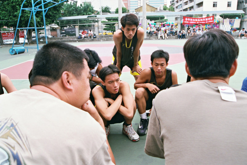 台灣體育運動大學運動攝影夏天的籃球場(台中體育場)激鬥籃球系列5(假日籃球賽)攝影照片15