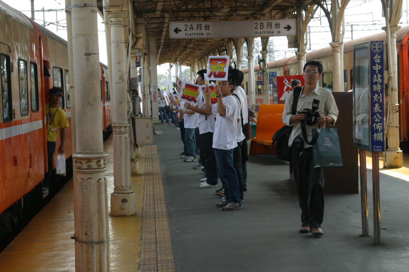 台灣鐵路旅遊攝影台中火車站2006年暑假逢甲大學迎新攝影照片7