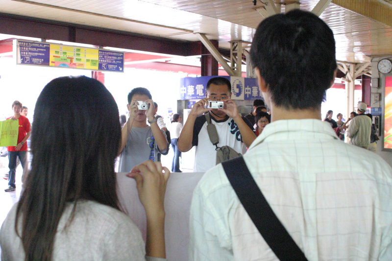 台灣鐵路旅遊攝影台中火車站大學迎新2005攝影照片17