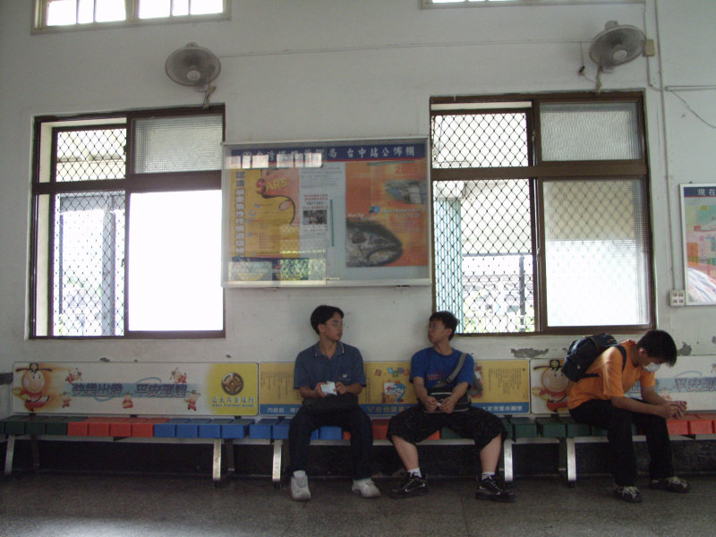 台灣鐵路旅遊攝影台中火車站後站候車室攝影照片1