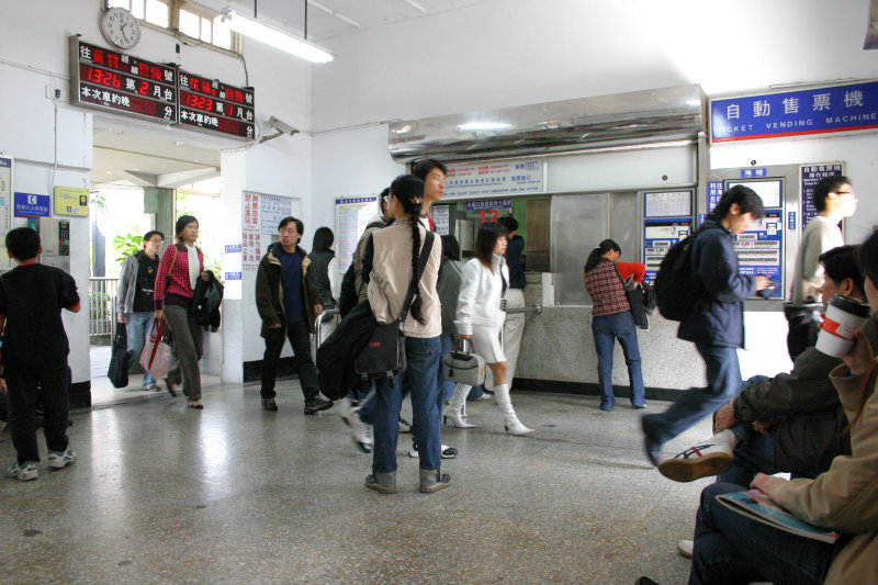 台灣鐵路旅遊攝影台中火車站後站候車室攝影照片25