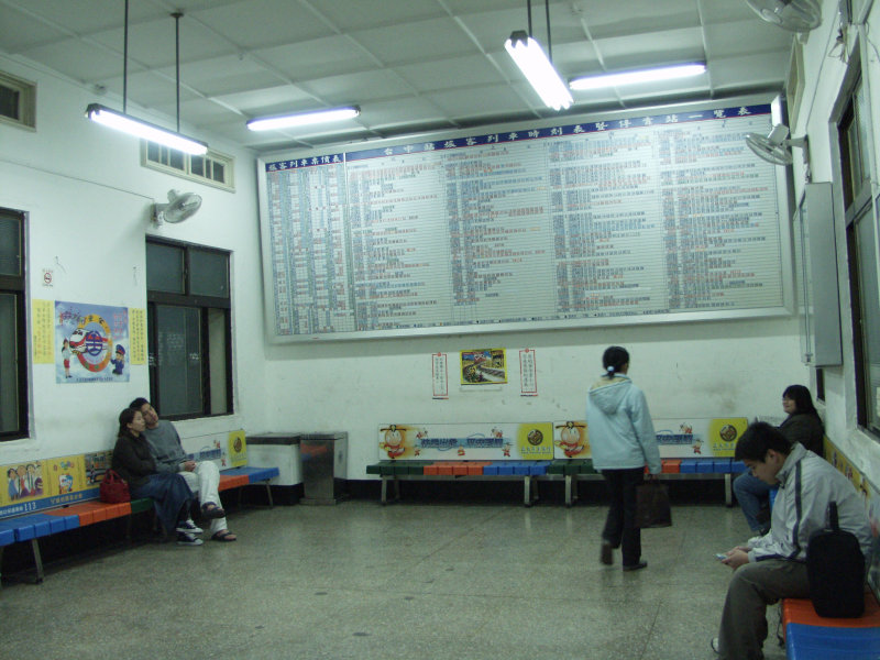 台灣鐵路旅遊攝影台中火車站後站候車室攝影照片36