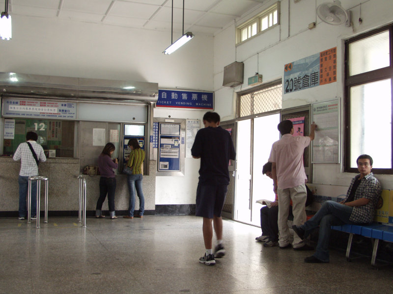 台灣鐵路旅遊攝影台中火車站後站候車室攝影照片44