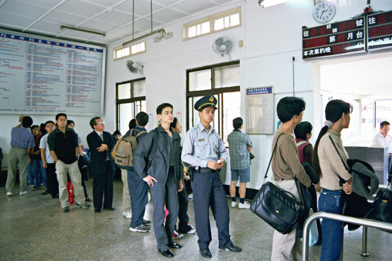 台灣鐵路旅遊攝影台中火車站後站候車室攝影照片46