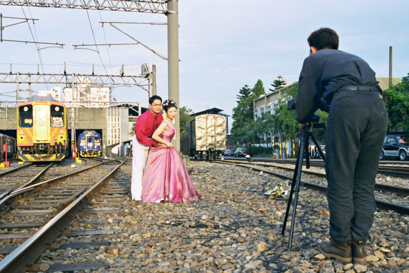 台灣鐵路旅遊攝影台中火車站後站婚紗照拍攝攝影照片2