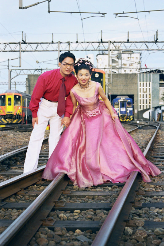 台灣鐵路旅遊攝影台中火車站後站婚紗照拍攝攝影照片4