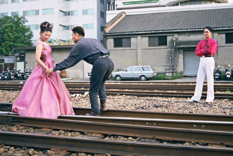 台灣鐵路旅遊攝影台中火車站後站婚紗照拍攝攝影照片5