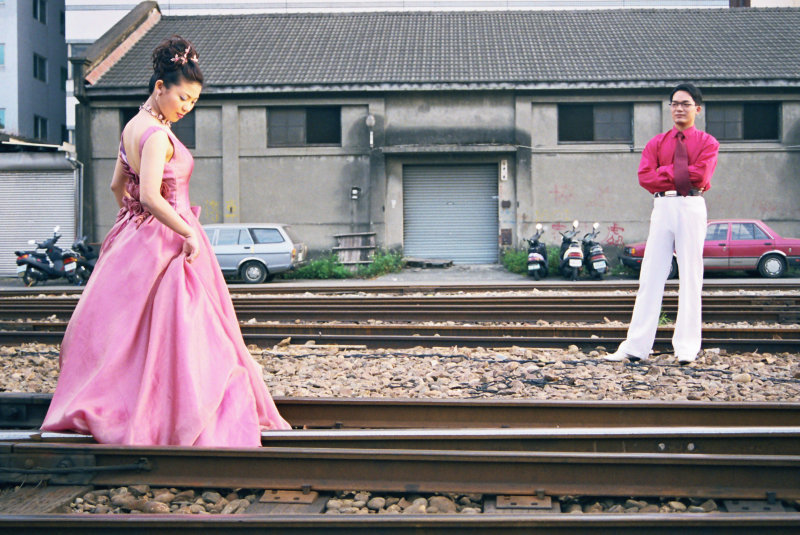 台灣鐵路旅遊攝影台中火車站後站婚紗照拍攝攝影照片6