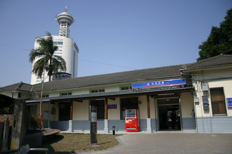 台灣鐵路旅遊攝影台中火車站後站廣場攝影照片4