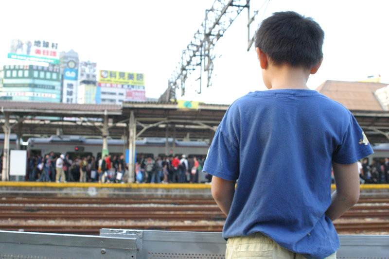 台灣鐵路旅遊攝影台中火車站後站廣場攝影照片5