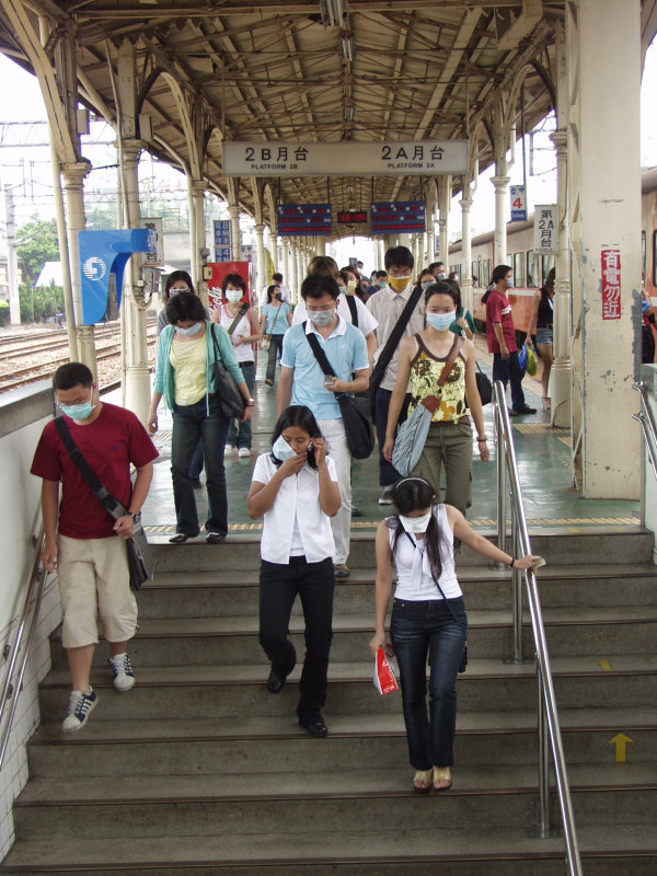 台灣鐵路旅遊攝影台中火車站月台2003年SRAS期間攝影照片3