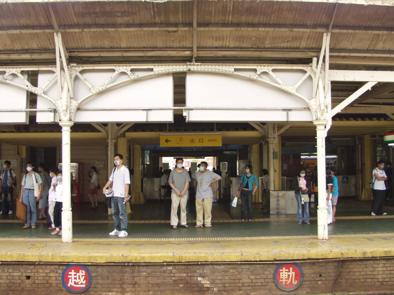 台灣鐵路旅遊攝影台中火車站月台2003年SRAS期間攝影照片4