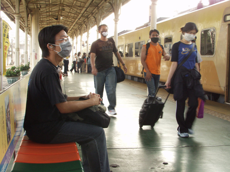 台灣鐵路旅遊攝影台中火車站月台2003年SRAS期間攝影照片19