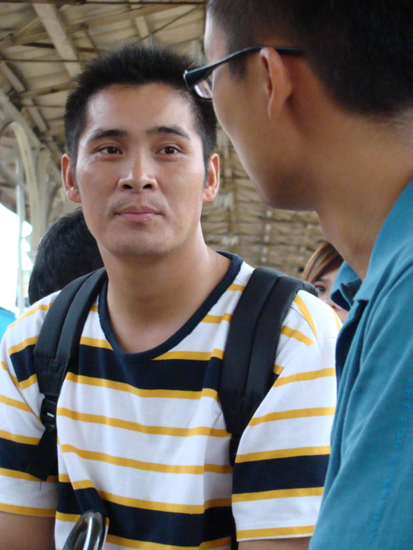 台灣鐵路旅遊攝影台中火車站月台交談旅客2007-09-09攝影照片3