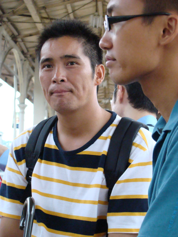 台灣鐵路旅遊攝影台中火車站月台交談旅客2007-09-09攝影照片8