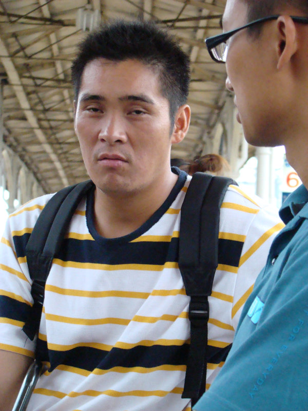台灣鐵路旅遊攝影台中火車站月台交談旅客2007-09-09攝影照片12