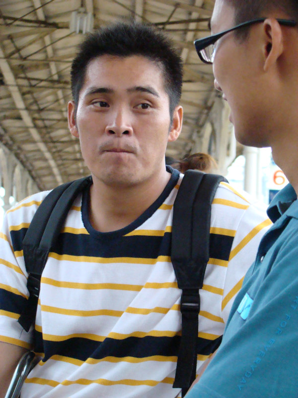 台灣鐵路旅遊攝影台中火車站月台交談旅客2007-09-09攝影照片13