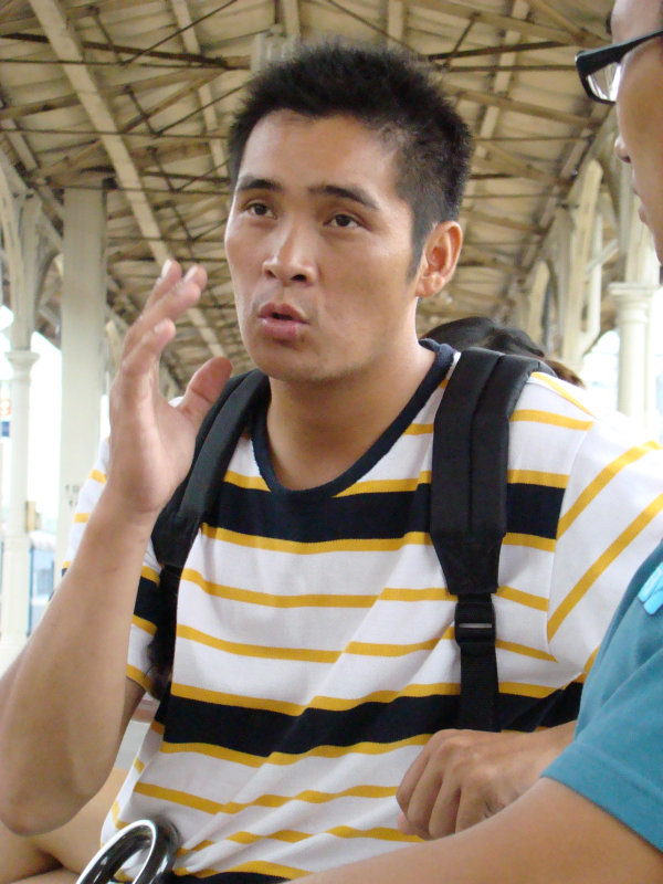 台灣鐵路旅遊攝影台中火車站月台交談旅客2007-09-09攝影照片24