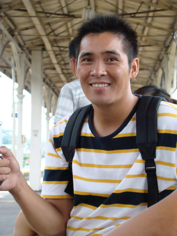 台灣鐵路旅遊攝影台中火車站月台交談旅客2007-09-09攝影照片26