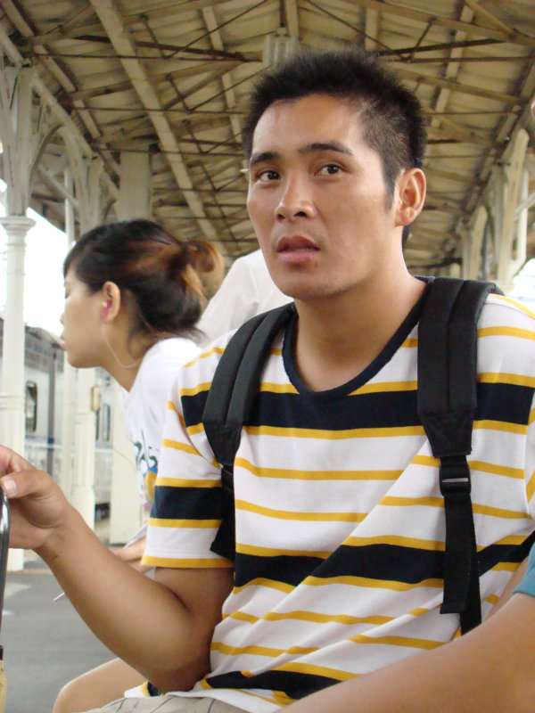 台灣鐵路旅遊攝影台中火車站月台交談旅客2007-09-09攝影照片27
